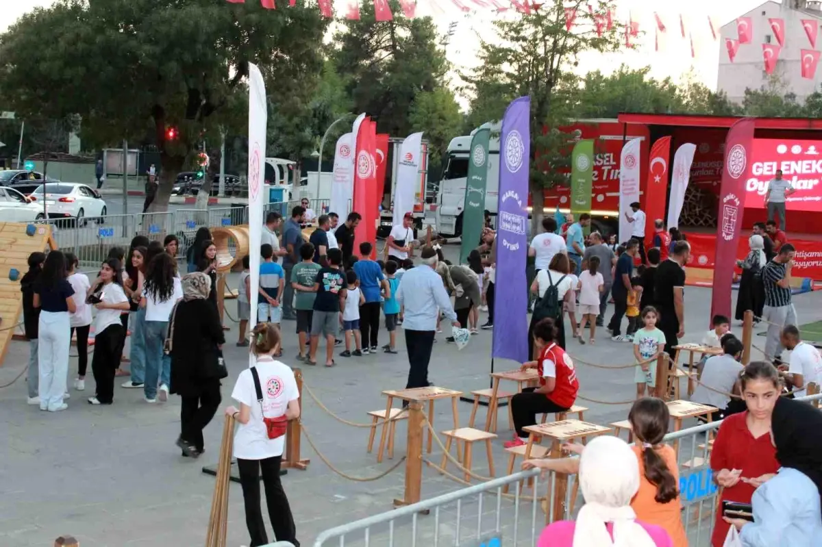 Geleneksel Oyun Tırı Siirt’te Çocuklarla Buluştu