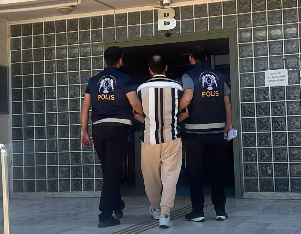 Üç Suçtan Aranan Şahıs Efeler’de Yakalandı