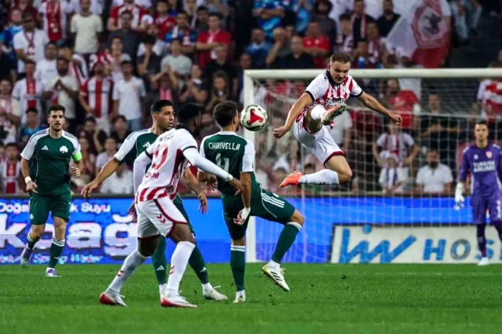 **Samsunspor, Panathinaikos Karşısında Üstünlüğü Kullanamadı**