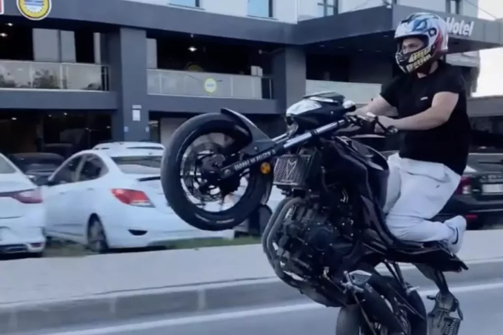 Trafik Güvenliğini Tehlikeye Sokan Sürücüye 53 Bin Lira Ceza