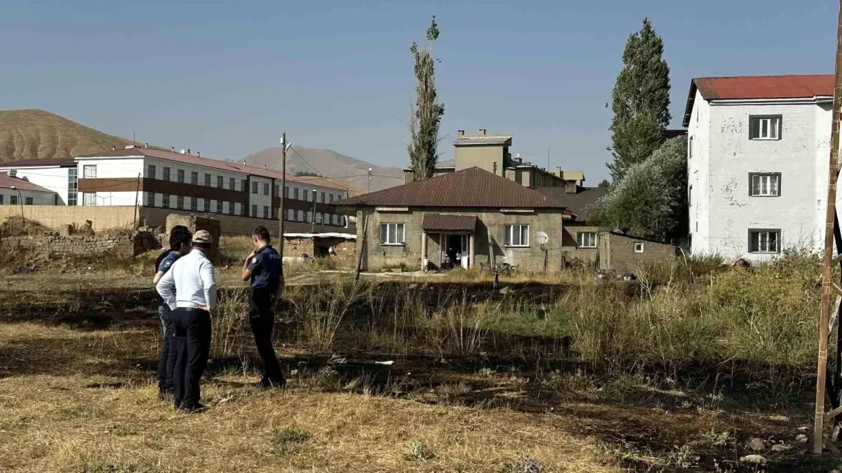 **Anız Yangını Yüksekova’da Panik Yarattı**