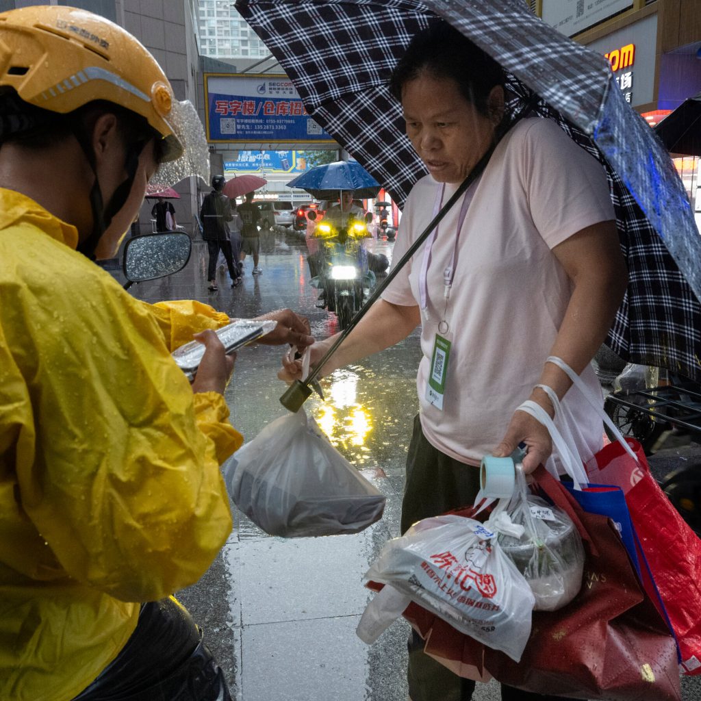Delivering a Helping Hand: The Unlikely Heroes of Lunch on the 70th Floor