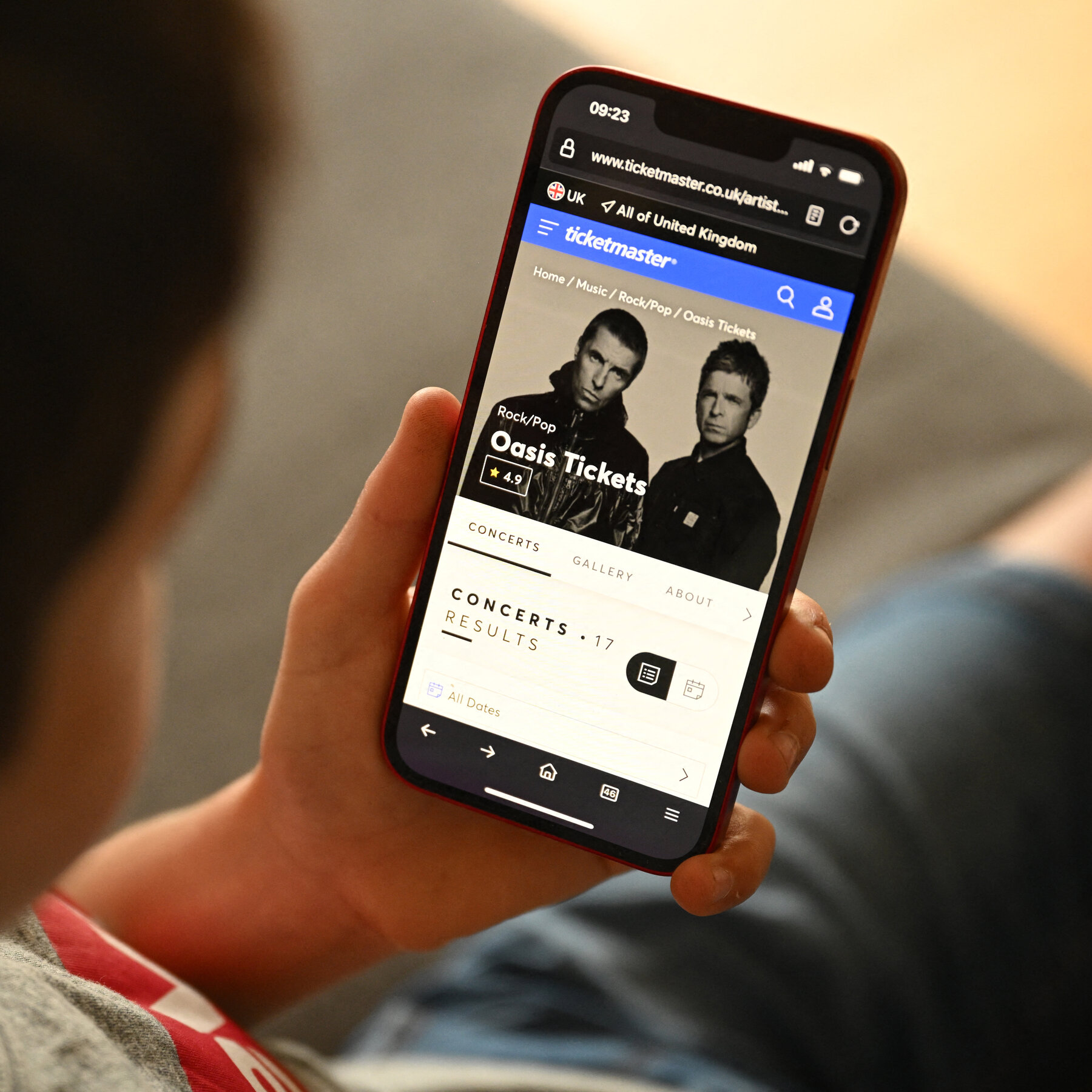 Ticketmaster U.K. Agrees to Changes After Outrage Over Oasis Sales