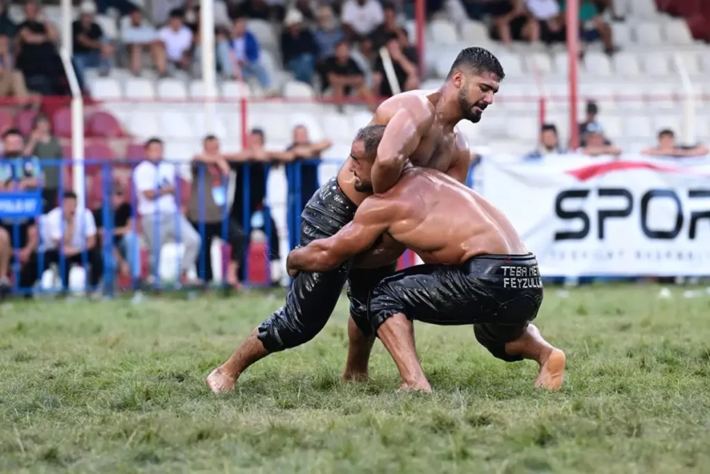 Elmalı Yağlı Güreşleri’nde Enes Doğan Başpehlivan Oldu
