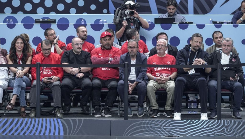 Osman Aşkın Bak: “12 Dev Adam efsanesi uyanıyor”