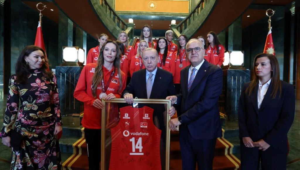 Cumhurbaşkanı Erdoğan, A Milli Kadın Voleybol Takımı’nı kabul etti
