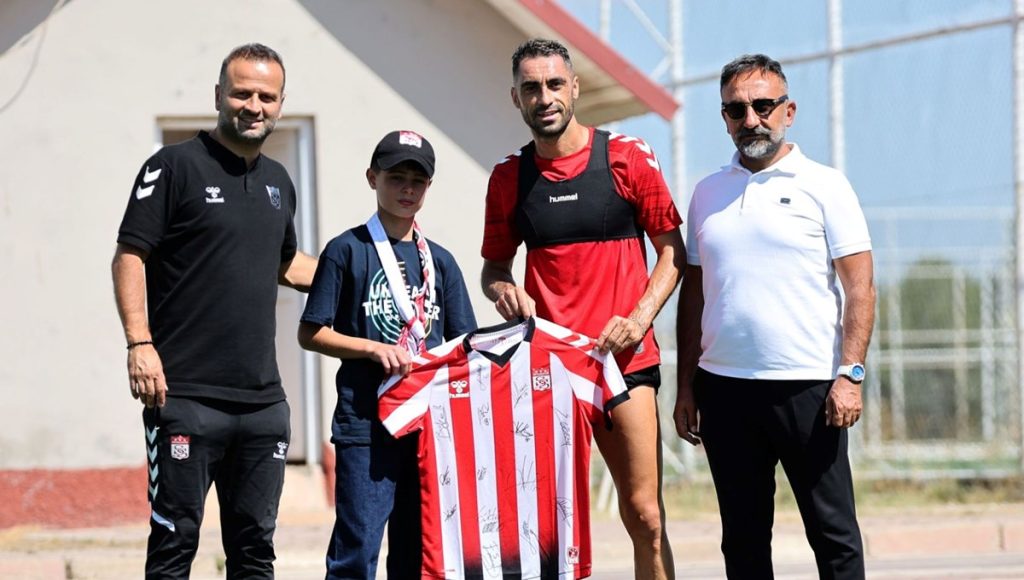 Sosyal medyada gündem olmuştu: Sivasspor’dan minik taraftara sürpriz