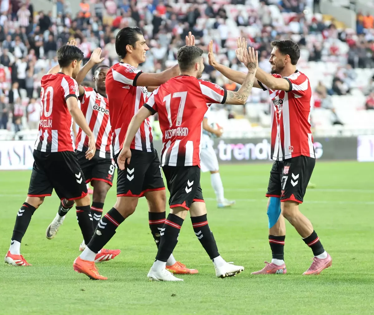 Sivasspor, Adana Demirspor’u 5-0 Yendi