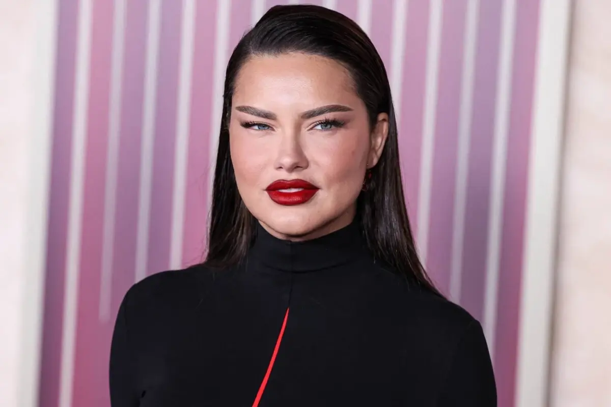 Adriana Lima Estetik Sonrası Yeni Yüzüyle Gündemde