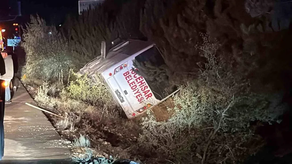 Afyonkarahisar’da Midibüs Kazası: 12 Yaralı