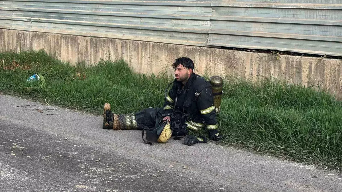 “Kocaeli Lojistik Depo Yangını Kontrol Altına Alındı”