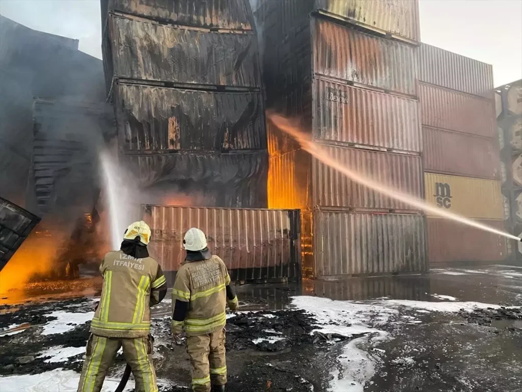 İzmir Aliağa’daki Nemport Limanı Yangını Kontrol Altına Alındı