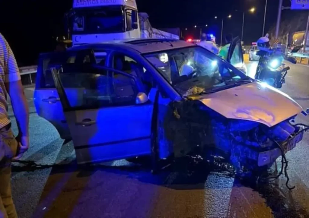 Trafik Kazasında 1 Kişi Hayatını Kaybetti, 3 Kişi Yaralandı