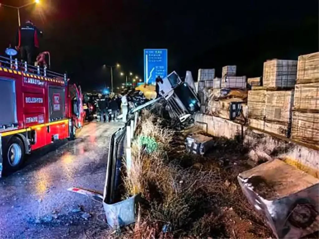 Amasya’da Tanker Devrildi: Sürücü Yaralandı
