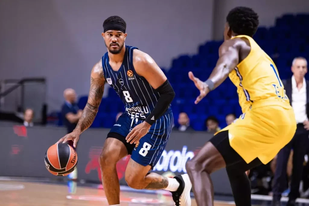 Anadolu Efes, EuroLeague’e Galibiyetle Başladı