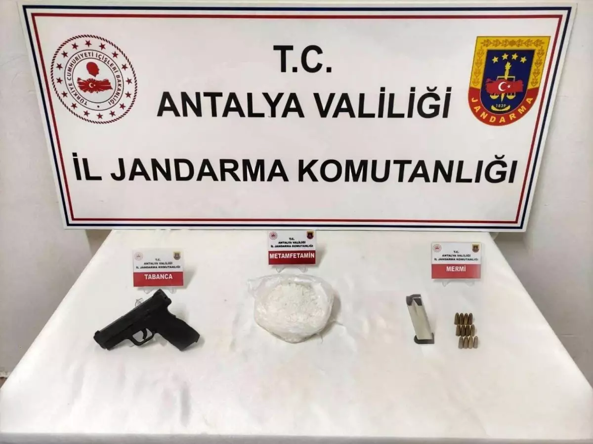 Antalya’da Uyuşturucu ve Kaçak Silah Operasyonu