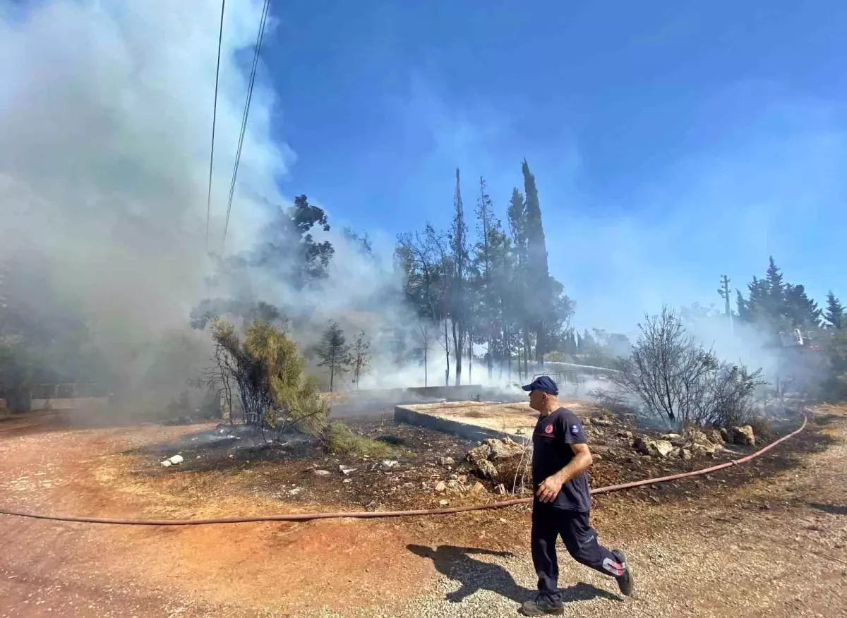Antalya’da Hurdacıya Ait Ev Yangında Kül Oldu
