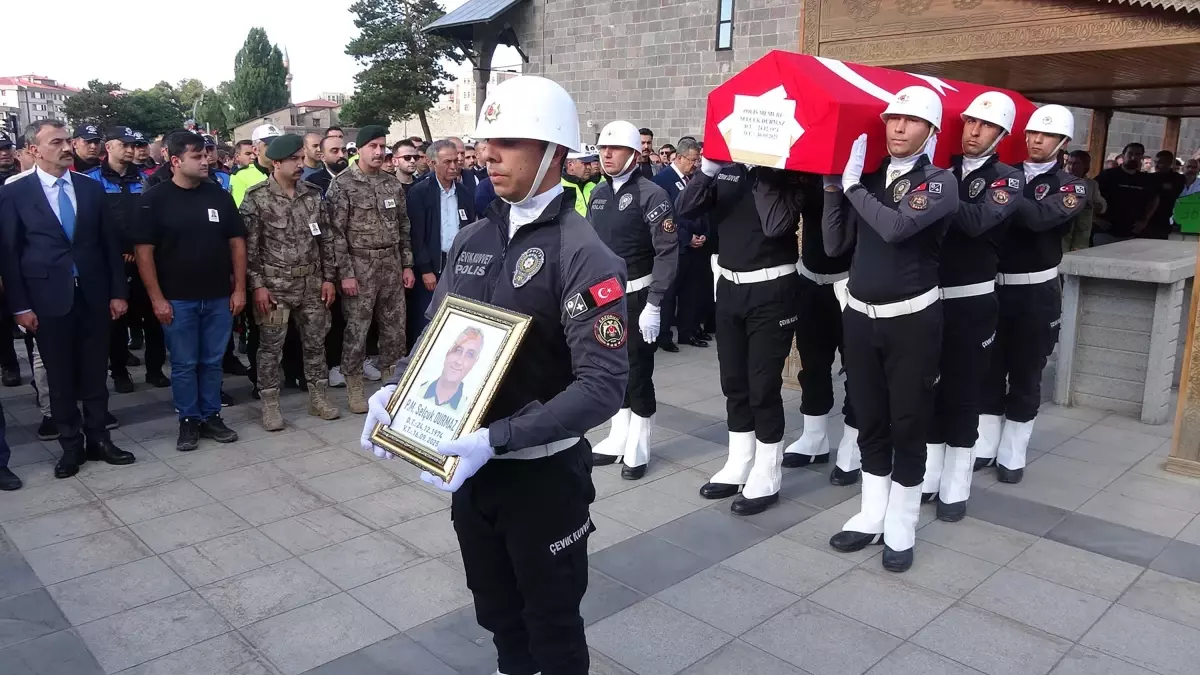 Trafik Polisi Selçuk Durmaz Son Yolculuğuna Uğurlandı