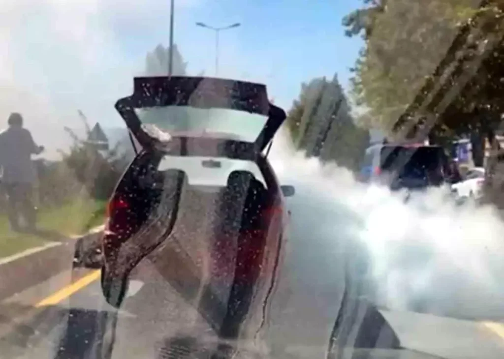 Araçtan Çıkan Dumanlar Panik Yarattı