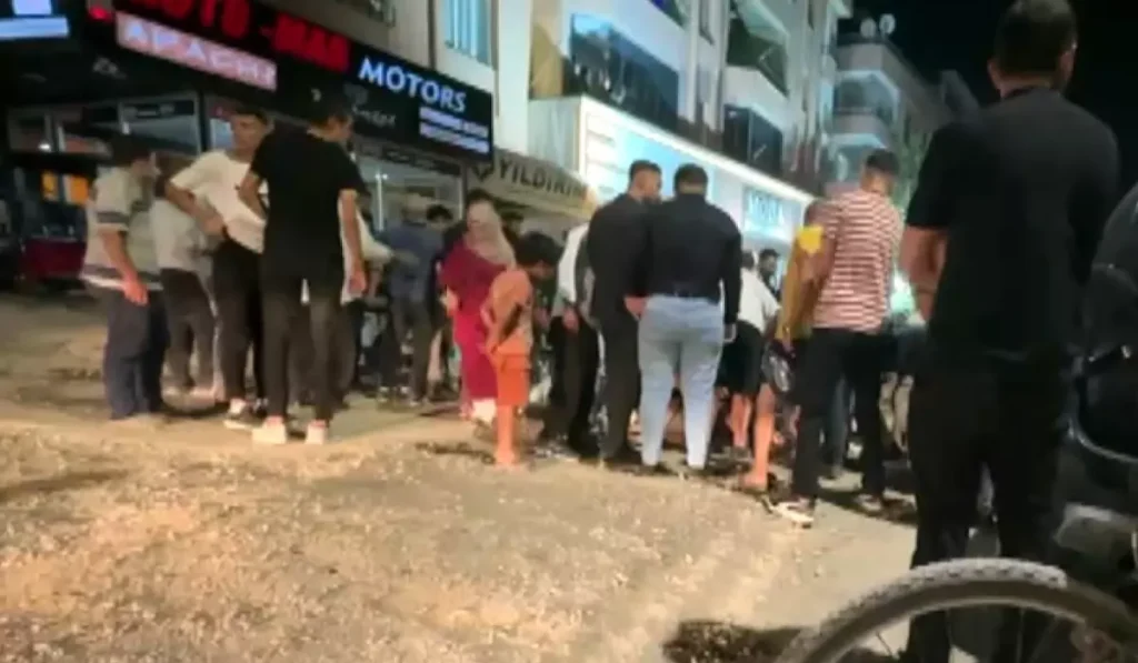 Kaldırımda Husumetli Cinayet: Bir Kişi Bıçaklanarak Öldürüldü