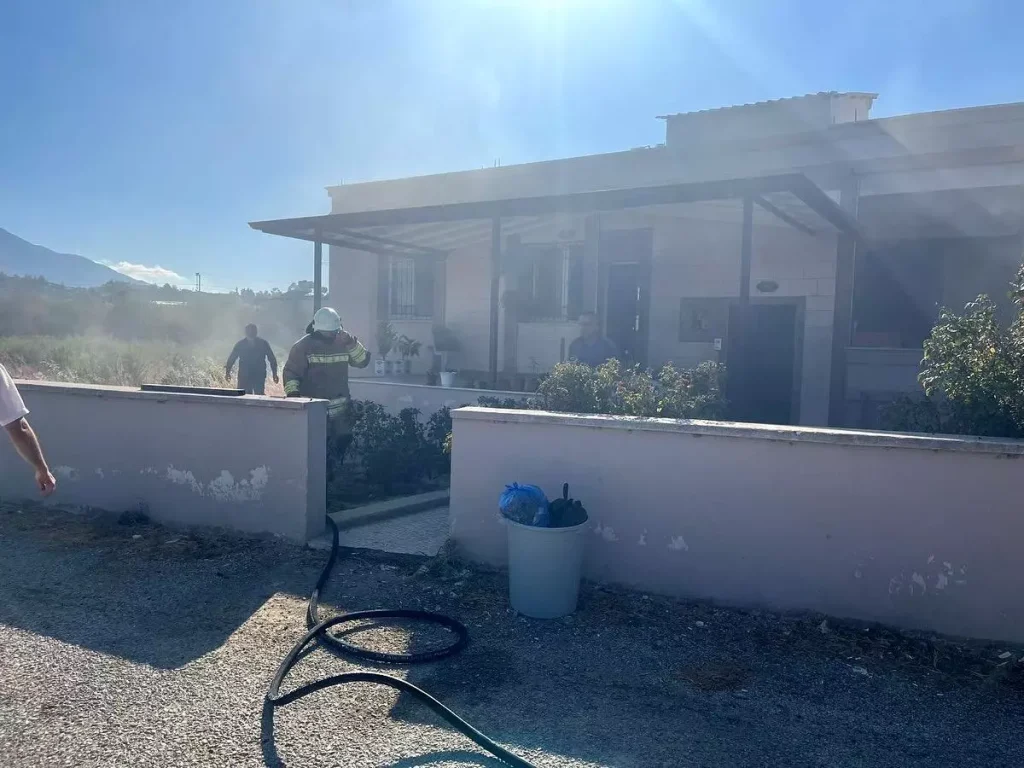 Arsuz’da Ev Yangını Kontrol Altına Alındı