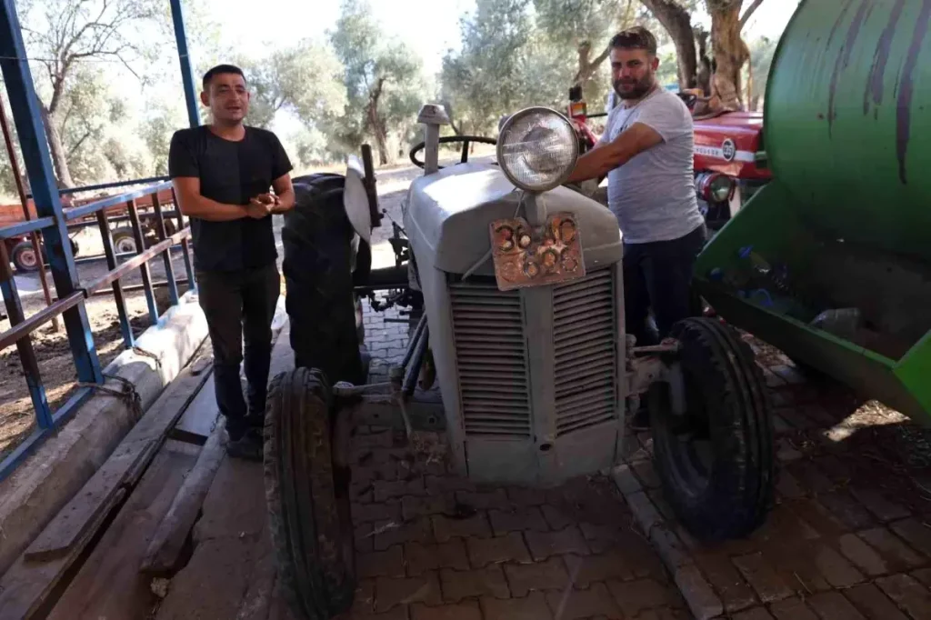 “77 Yılın Efsanesi: Traktör Tarihi Değeriyle Dikkat Çekiyor”