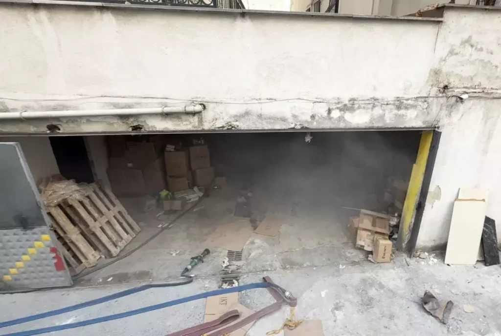 Avcılar’da Kozmetik Depo Yangını