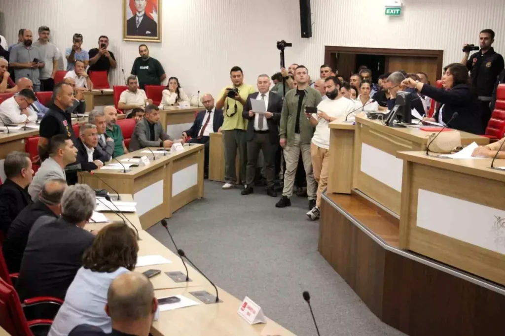 Aydın Büyükşehir Belediye Meclisi Gerginlik Nedeniyle Ertelendi