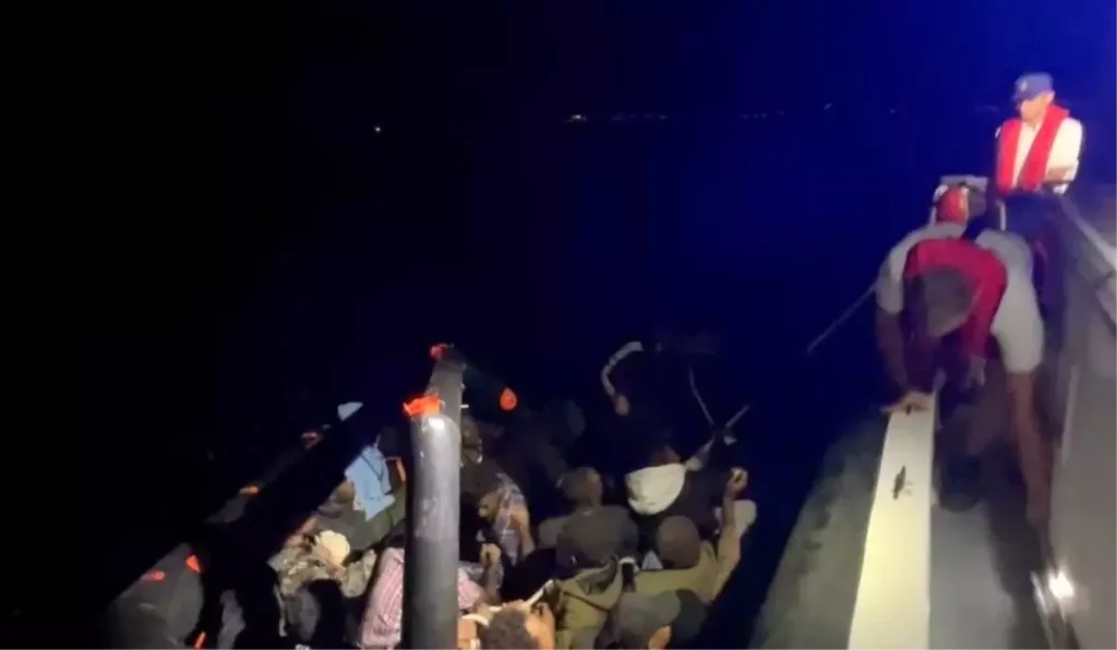 Yunan Unsurları Tarafından Geri İtilen 38 Düzensiz Göçmen Kurtarıldı