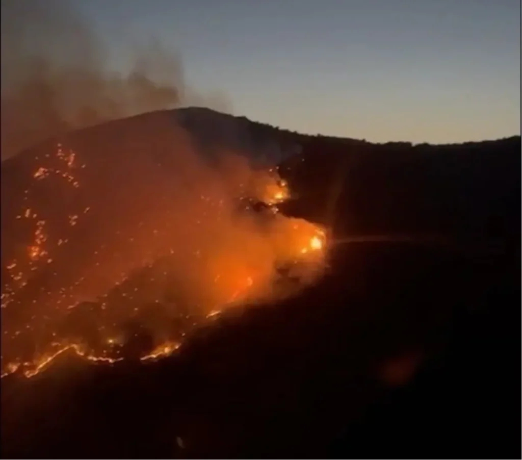 Gece Görüşlü Helikopterler Yangına Müdahale Ediyor