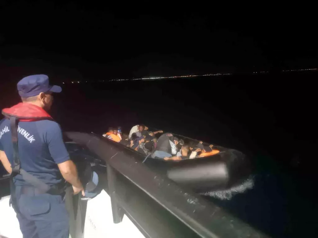 Ayvalık Açıklarında Düzensiz Göçmen Yakalandı