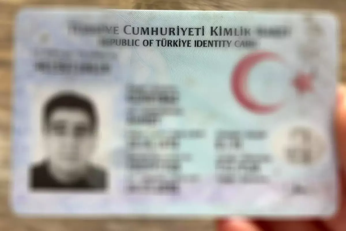 Kişisel Kimlik Krizi: 45 Yaşında Gerçek Ailesi Bulundu