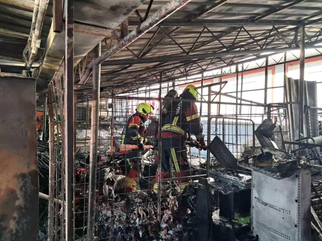 Balıkesir’de Zincir Market Depo Yangını Kontrol Altına Alındı