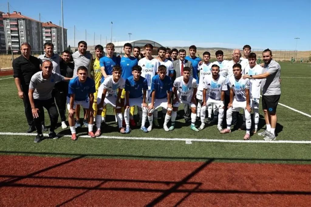 Belediye Başkanı Kahveci’den Genç Futbolculara Destek