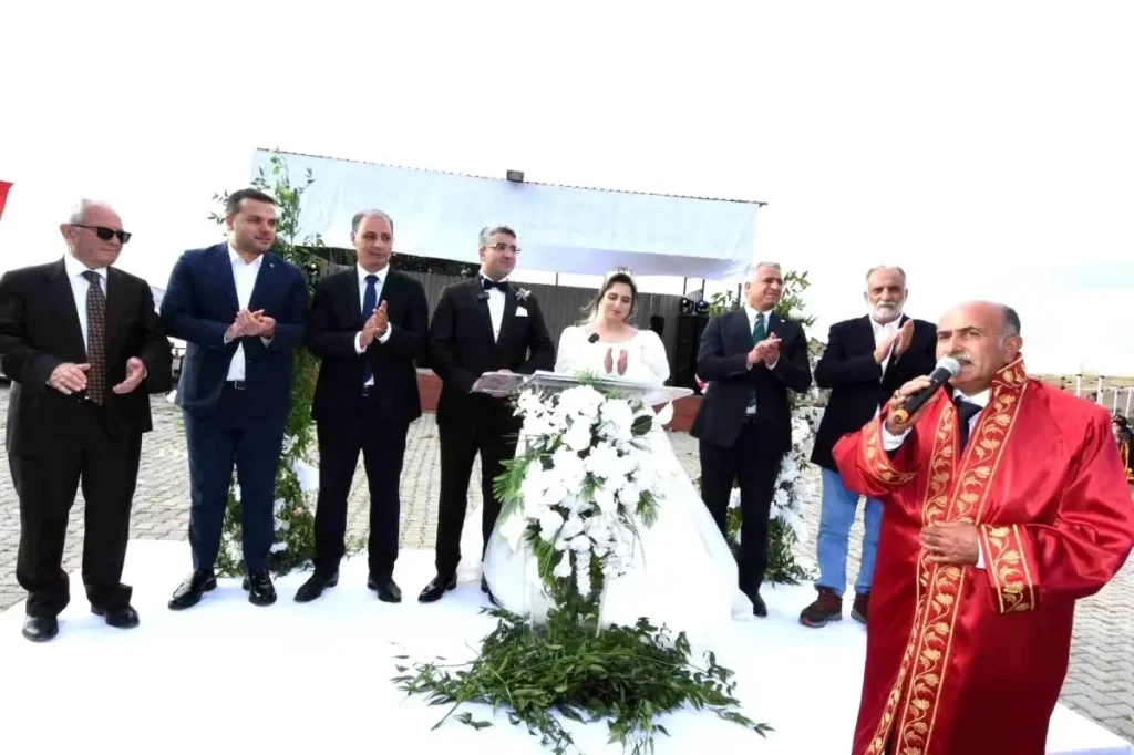 Şenkaya Belediye Başkanı Kızı Nikahı Kıldı