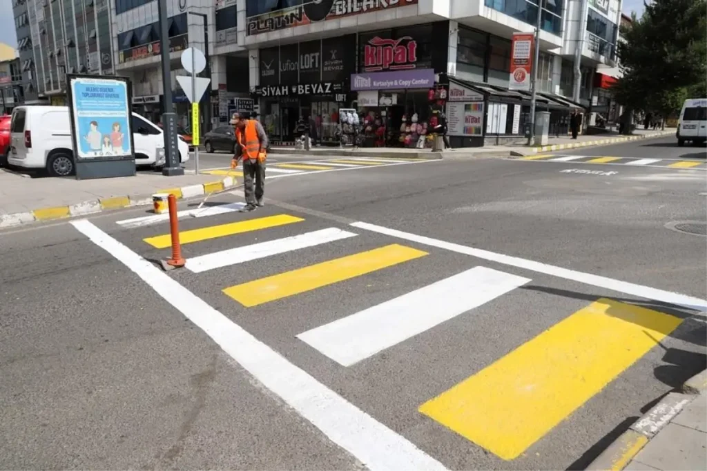 Adından da Anlaşılacağı Gibi Yaya Geçitleri Boyandı