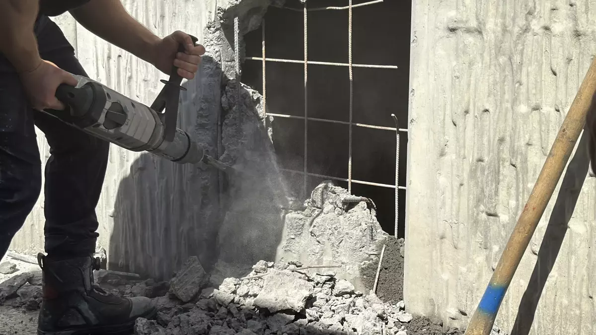 Beyoğlu’nda Tünelde Mahsur Kalan Kişi Kurtarıldı