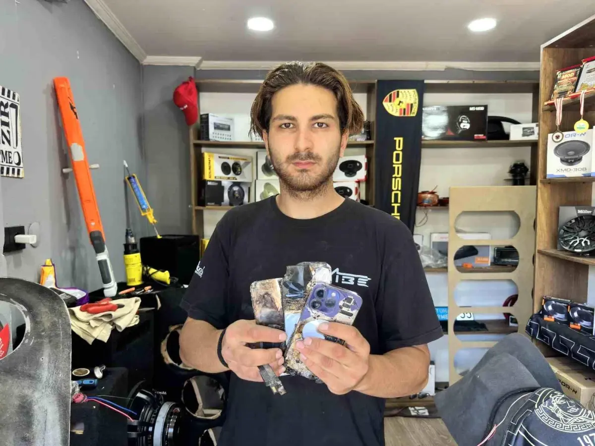 Binlerce Liralık Telefon Bir Anda Alev Aldı