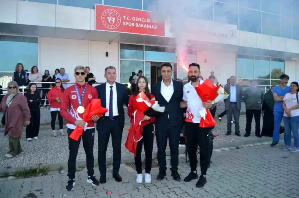 Bolulu Sporcular Dünya Şampiyonasında Altın Madalya Kazandı