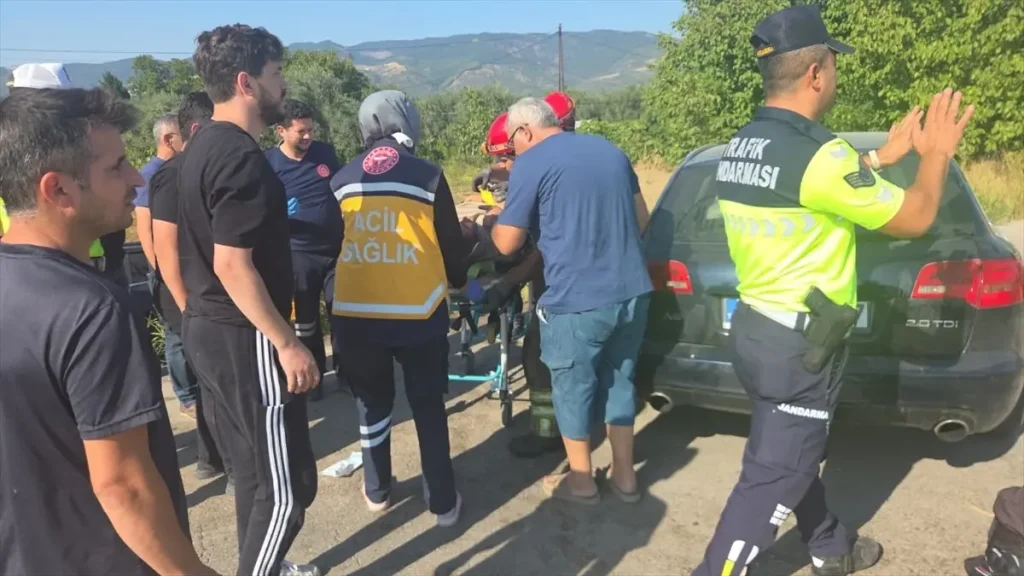 Bursa’da 2 Otomobil Çarpıştı: 4 Kişi Yaralandı