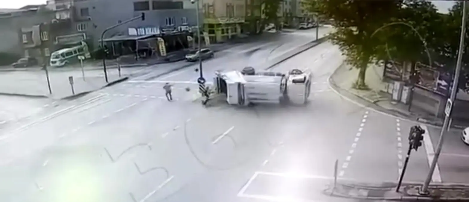 Bursa’da Çöp Kamyonu Kaza Kıl Payı Atlatıldı