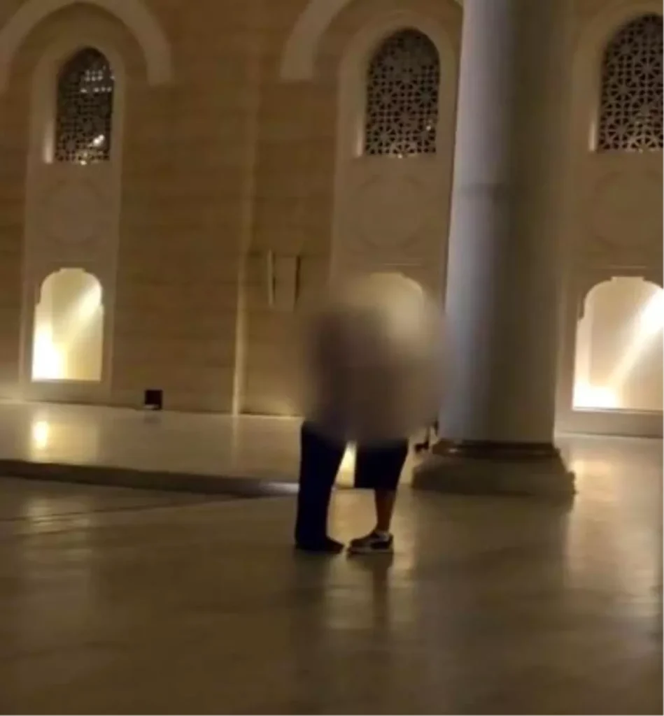 Saygısızlık Büyük Çamlıca Camii’nde Skandala Yol Açtı