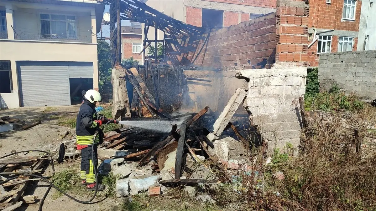 Çarşamba’da Odunluk Yangını