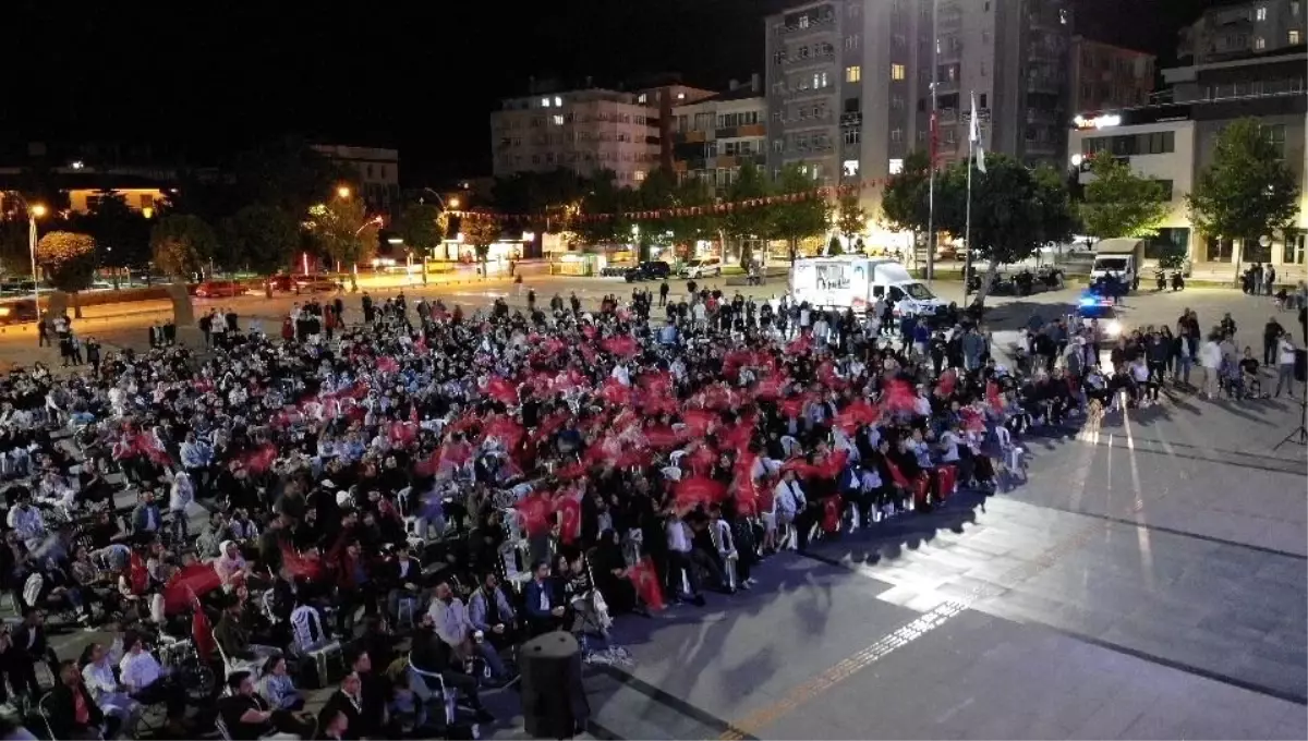 Çorum’da Vatandaşlar 12 Dev Adam’ı Destekledi