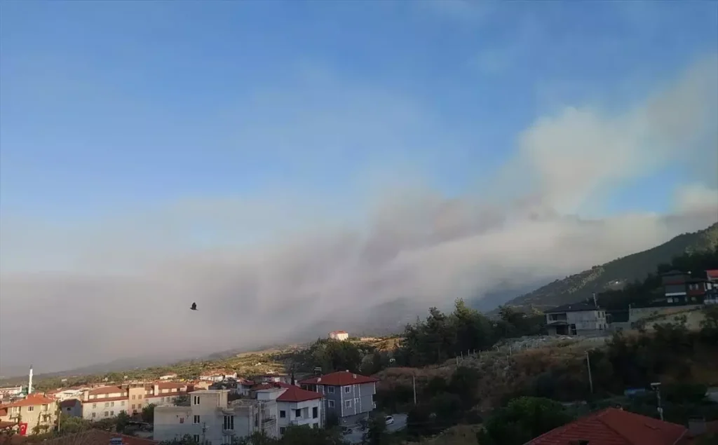 Denizli’de Ormanya 14 Hava Aracıyla Müdahale Ediliyor