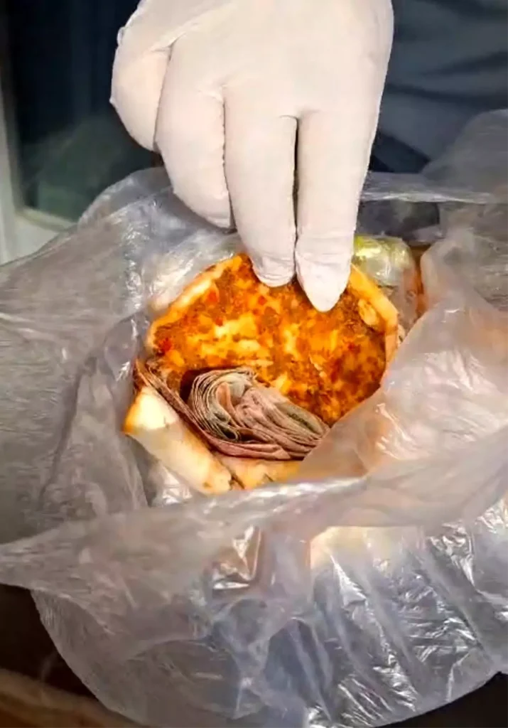 Dilencinin Döner Ekmeğine Gizlediği Para Şaşırttı