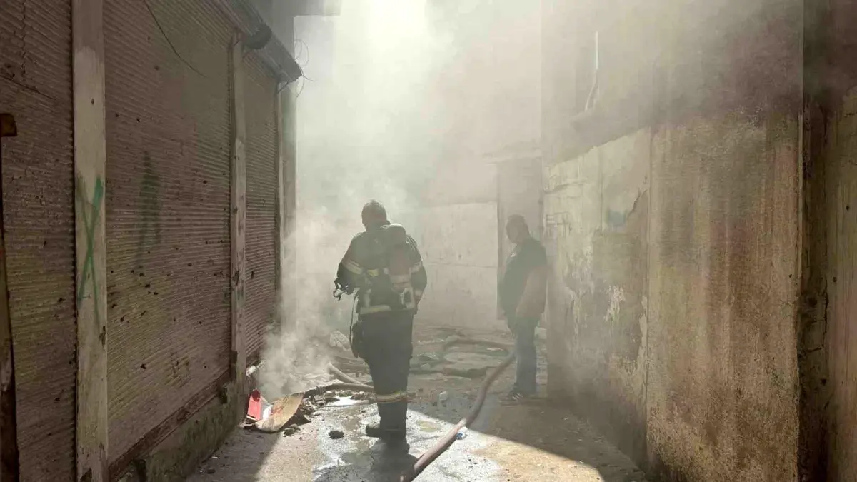 Diyarbakır’da 5 Katlı Ayakkabı Deposunda Yangın