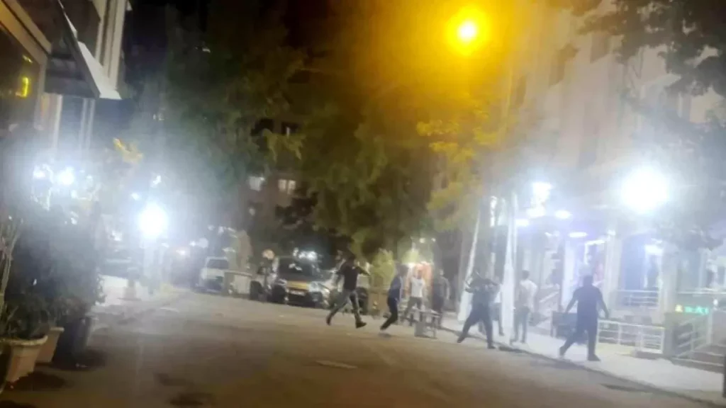 Diyarbakır’da İki Grubun Tabureli Kavgası Kamerada