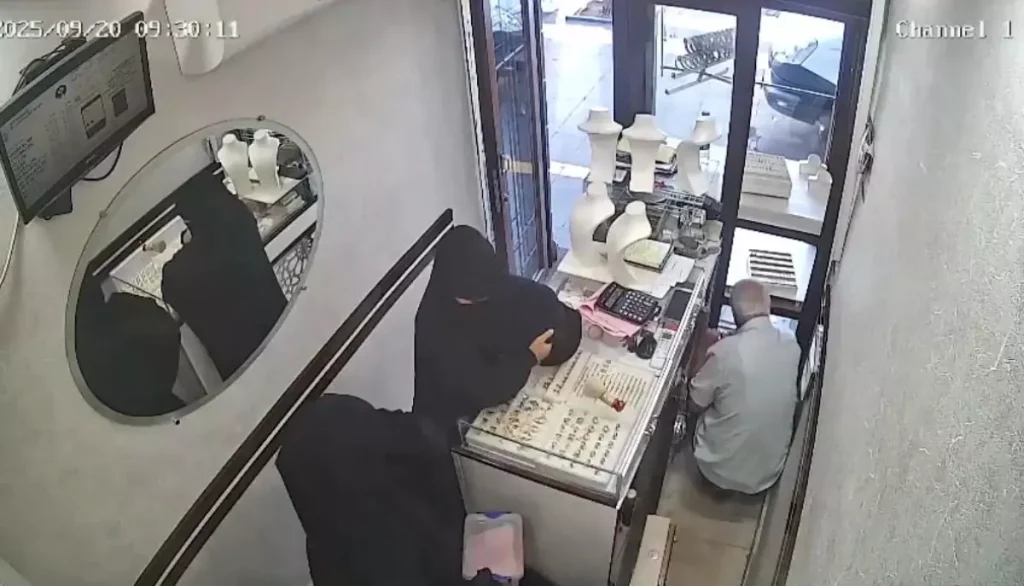 Diyarbakır’da Kadınlar Kuyumcudan 2,5 Kilo Altın Çaldı