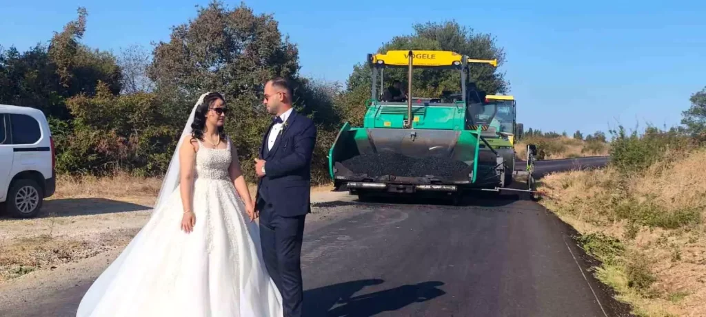 Aşk Sıcak Asfaltın Üzerinde Bile Durmadı